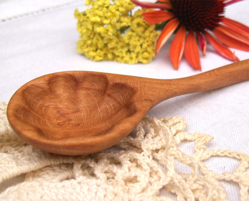 splash pattern carving wooden spoon